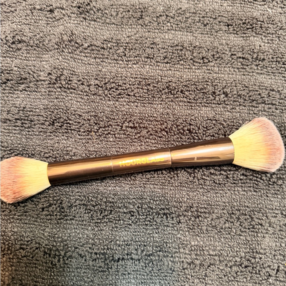 Hourglass Dual-Ended Makeup Brush - Gold and Pink